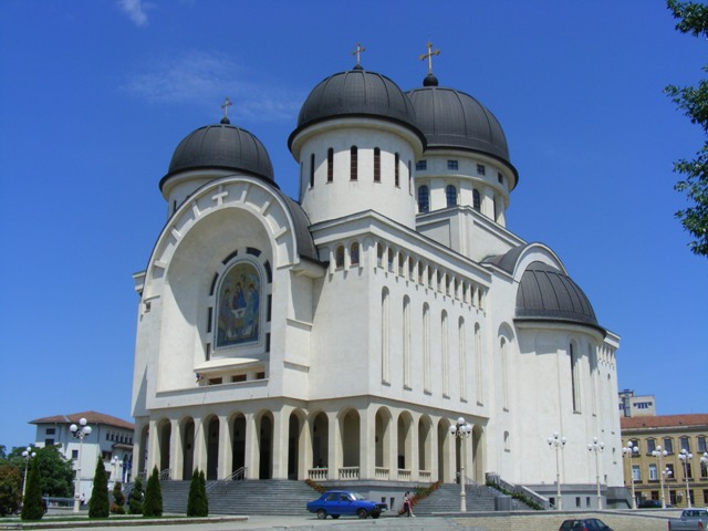 Catedrala Sfanta Treime Arad - Hotel Miky